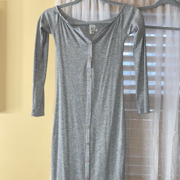 Dresses - Picture 3 of 3